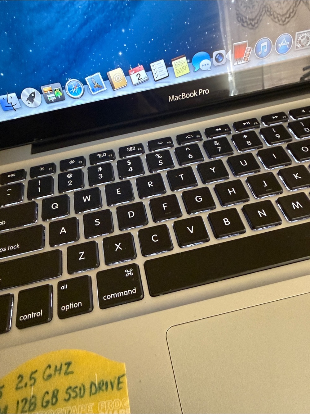 Apple MacBook Pro Silver with Black Keyboard and Blue Display - Picture 3 of 8